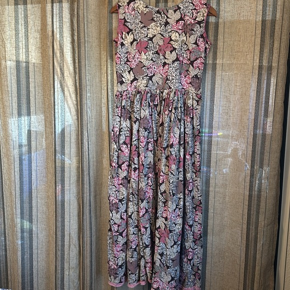 Kiana patterned dress size medium EUC - Picture 4 of 9